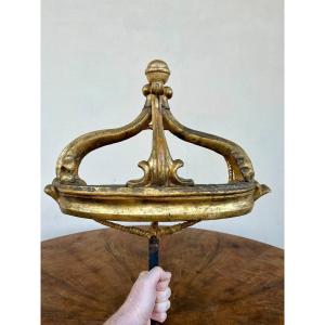 Corona in legno oro zecchino per letto del 700