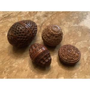 4 Small Circular Or Egg-shaped Boxes Made Of Corrozo Wood