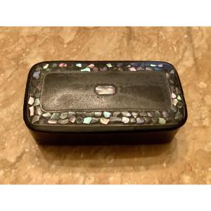 Black Boiled Cardboard Snuff Box Inlaid With Mother-of-pearl Chips