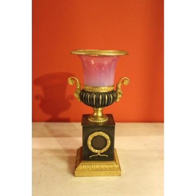 Vase Medici Shaped Sectional Opaline Gorge De Pigeon