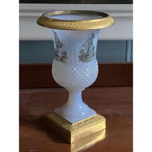 Rare Medici-shaped Vase In Soapy Opaline Glass Decorated With Figures Mounted In Bronze, 19th Century, Charles X.