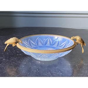 Cup On A Flat, Star-patterned Base In Soapy Opaline Glass, Model With Drinking Pigeons, 19th Century, Charles X.