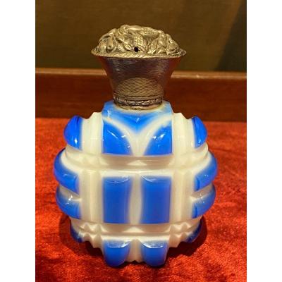 Important Salt Flask In Two-tone Opaline Overlay Cut Silver Stopper XIXth Charles X.