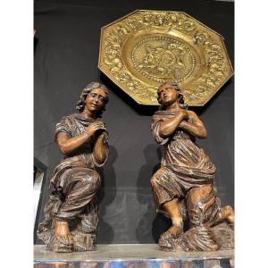 Praying Couple In Walnut Carved In The Round, 18th Century 