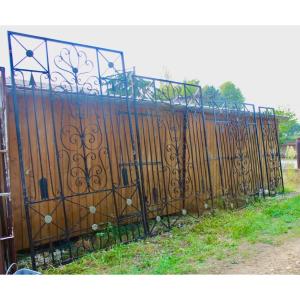 Set Of 4 Wrought Iron Grilles Decorated With Arrows And Scrolls