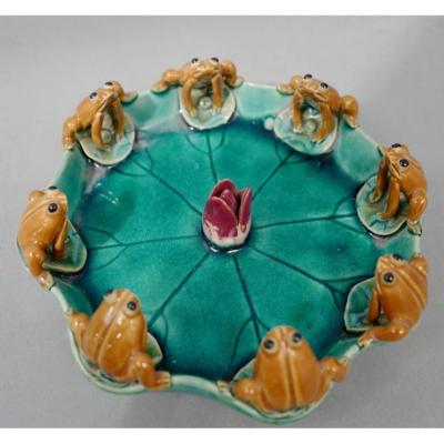 Centerpiece With 8 Frogs In Barbotine