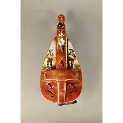 Vielle En Faience Auvergne La Marquise De Sevigne