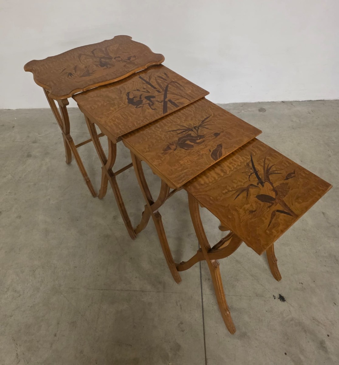 Tavolini ad incastro attribuiti ad Emille Gallè