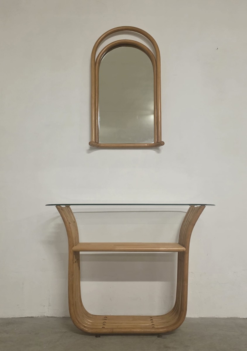 Consolle in bambù con specchio.