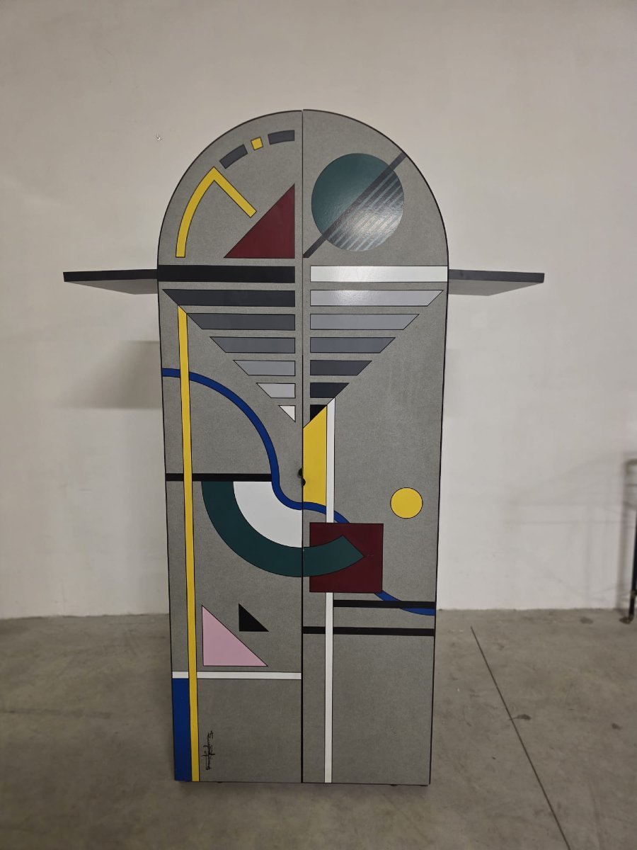 Comò postmodernista di Eugenio Pinuer stile Memphis-photo-2