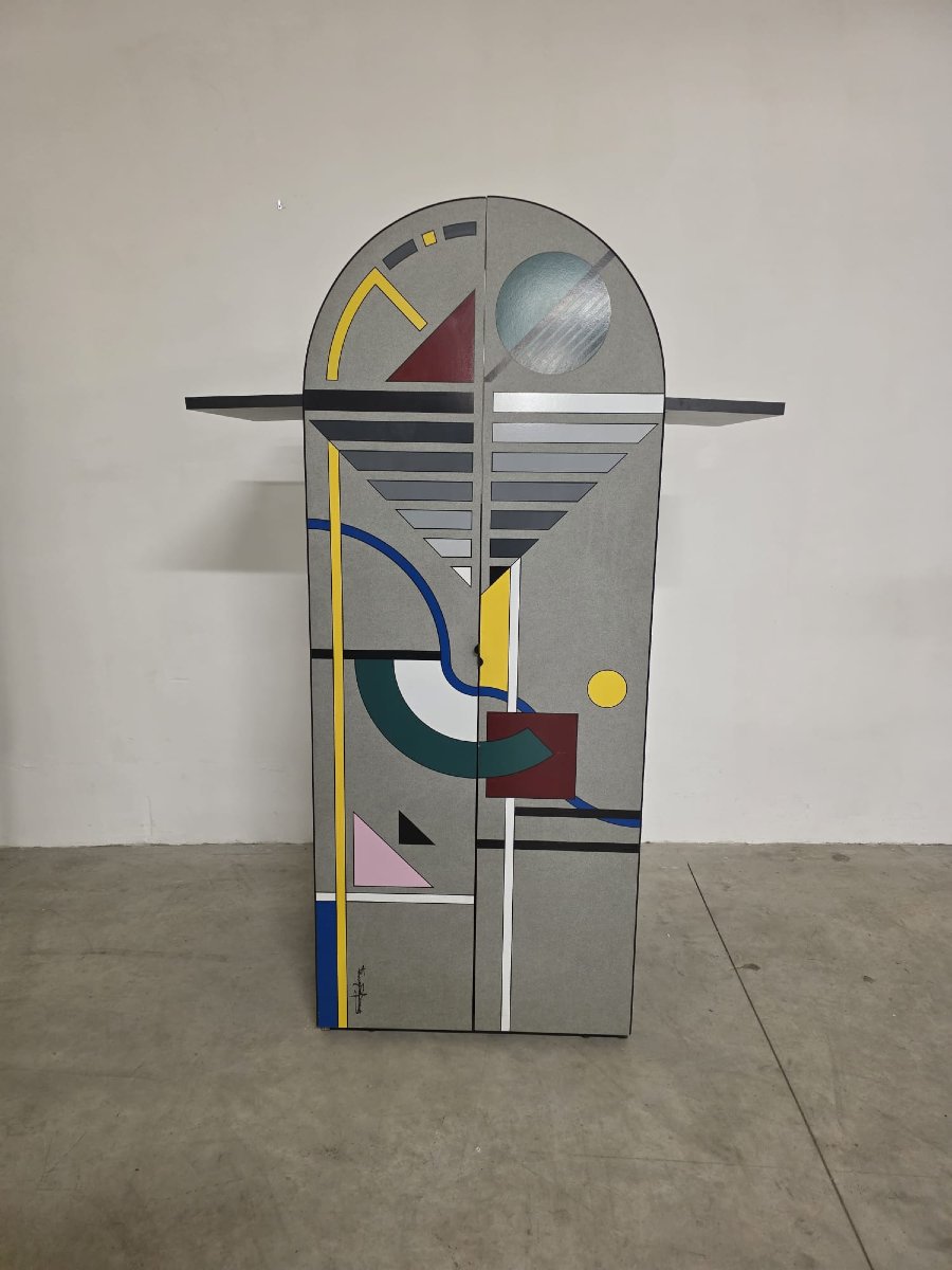 Comò postmodernista di Eugenio Pinuer stile Memphis-photo-3