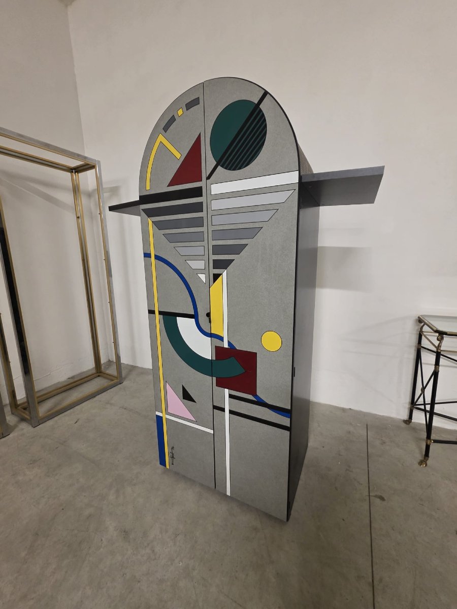 Comò postmodernista di Eugenio Pinuer stile Memphis-photo-3