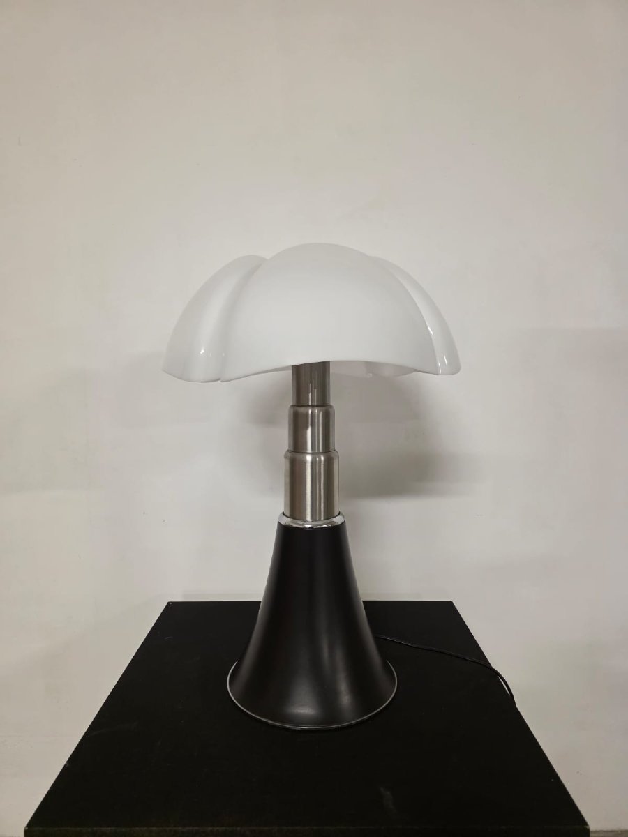 Lampada Pipistrello Gae Aulenti per Martinelli Luce