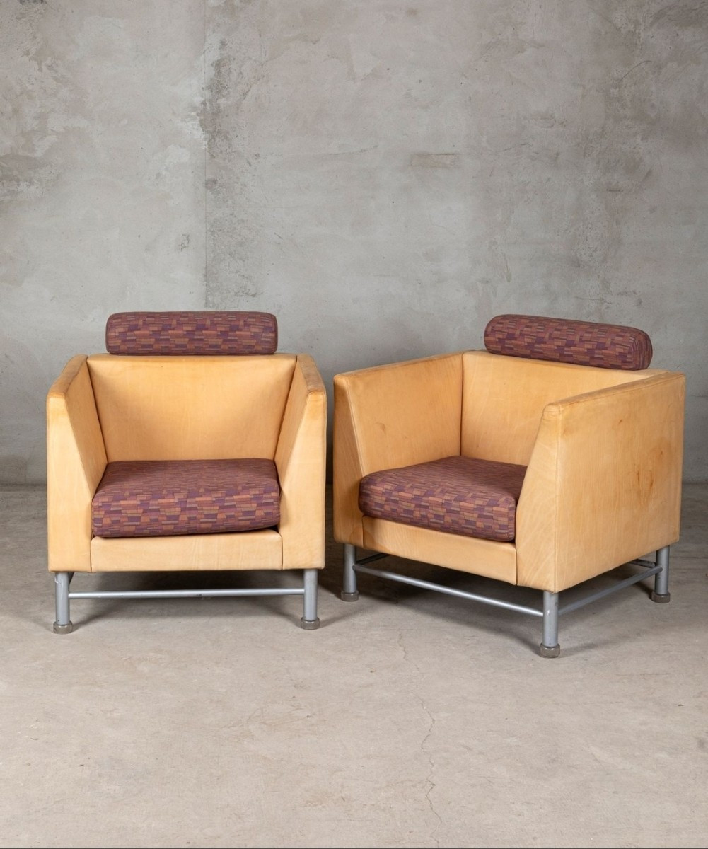 .Coppia di poltrone "Eastside" di Sottsass per Knoll (1983). Edizione limitata con gambe smalta
