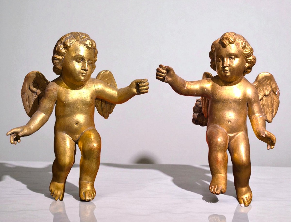 Coppia di angeli in legno dorato, fine XVII secolo, Italia