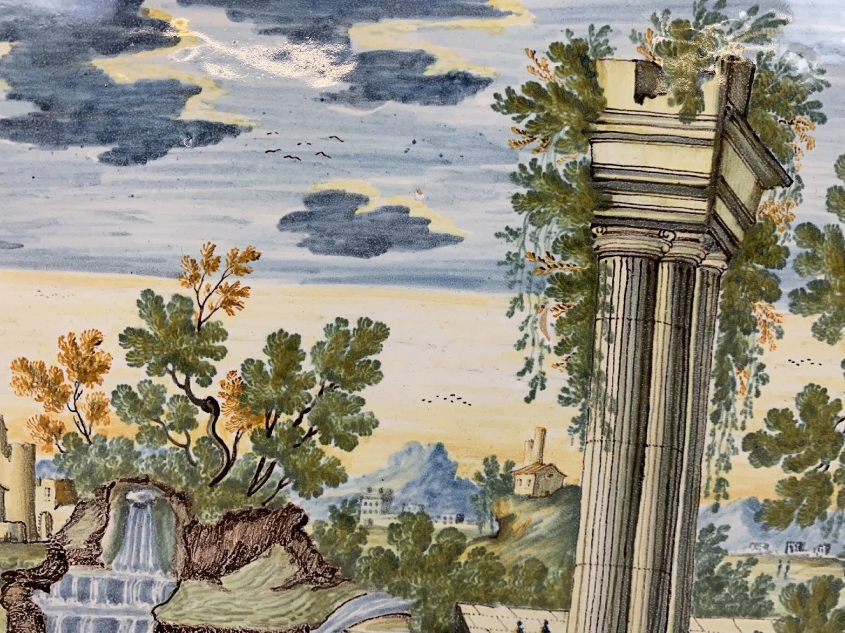 Placca maiolica Castelli, XVIII secolo, raff. "Paesaggio con personaggi e rovine"-photo-2