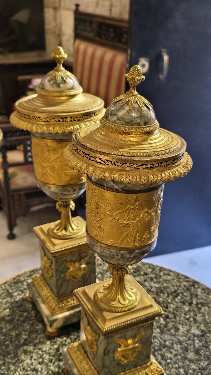 Grande coppia di Cassolette  in bronzo dorato e marmo, fine XVIII/inizio XIX-photo-2