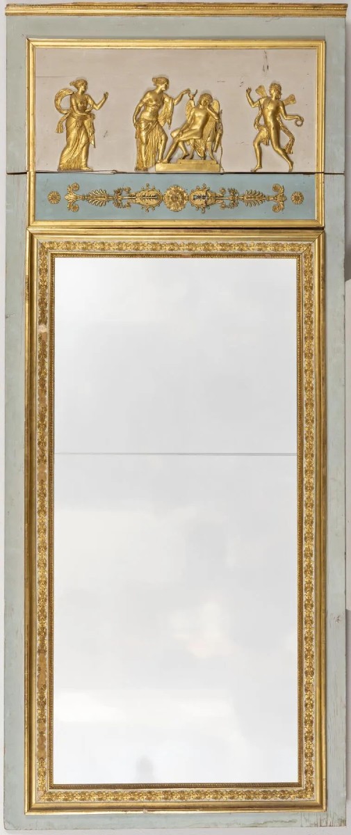 Specchio fondosala del XIX secolo in legno dorato e laccato con decorazione neoclassica.