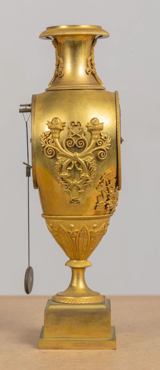 Pendola in bronzo dorato decorato con foglie e tralci di vite. Impero, XIX secolo-photo-3