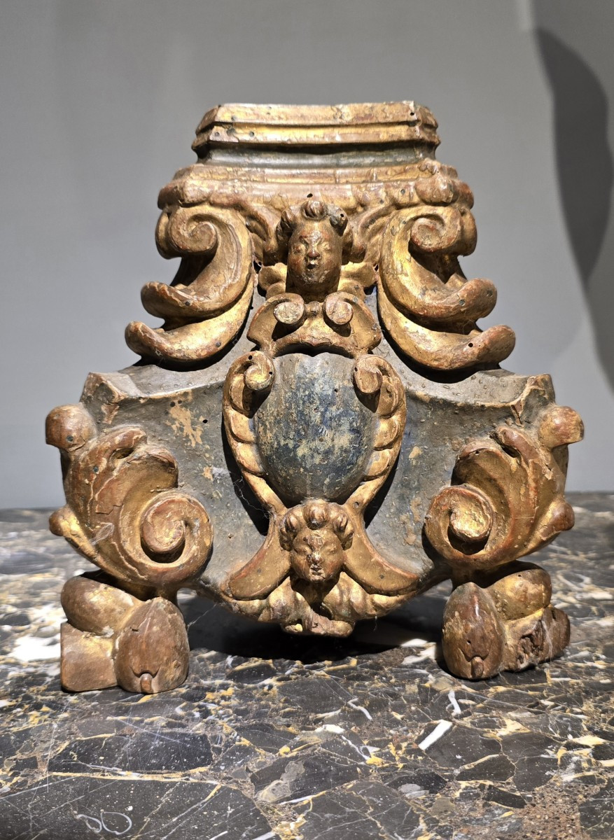 Rara base in legno intagliato e dorato – Fine XVI/Inizio XVII secolo. Italia Meridionale