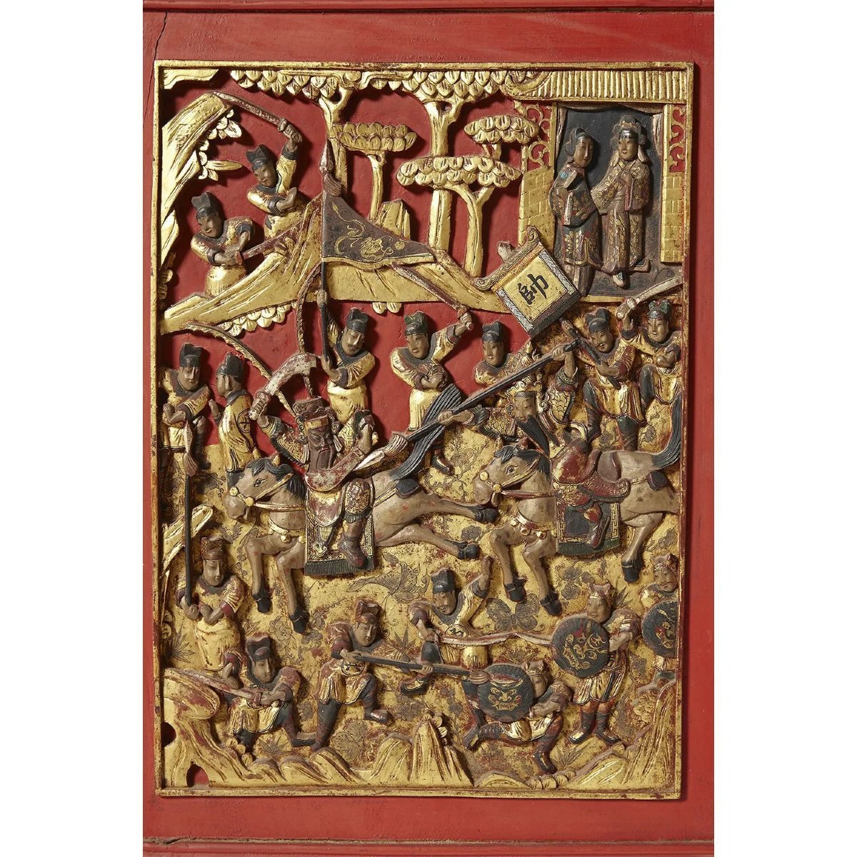 Grande letto a baldacchino in legno laccato rosso e oro, decorato con pannelli laccati. Cina, d-photo-4