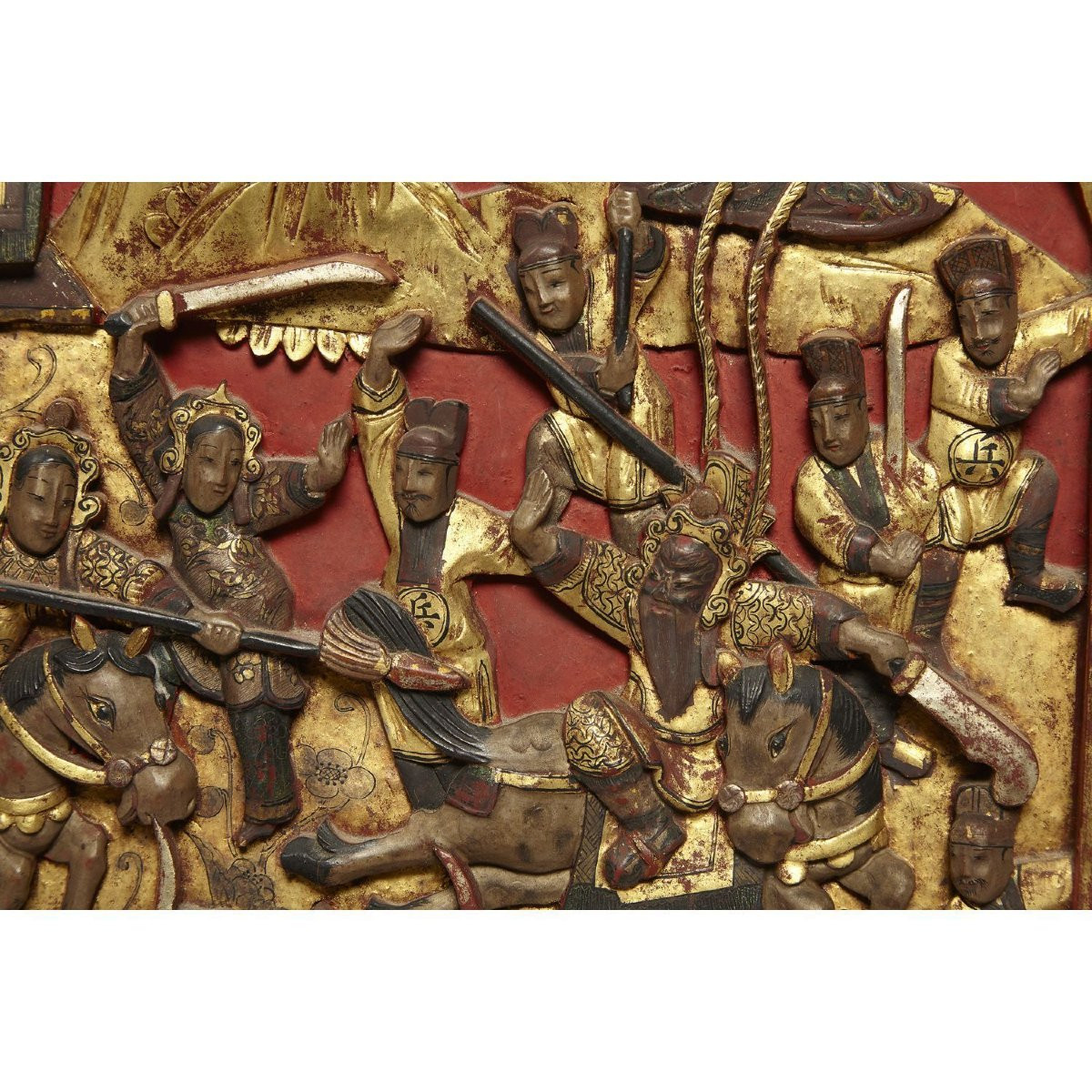 Grande letto a baldacchino in legno laccato rosso e oro, decorato con pannelli laccati. Cina, d-photo-5