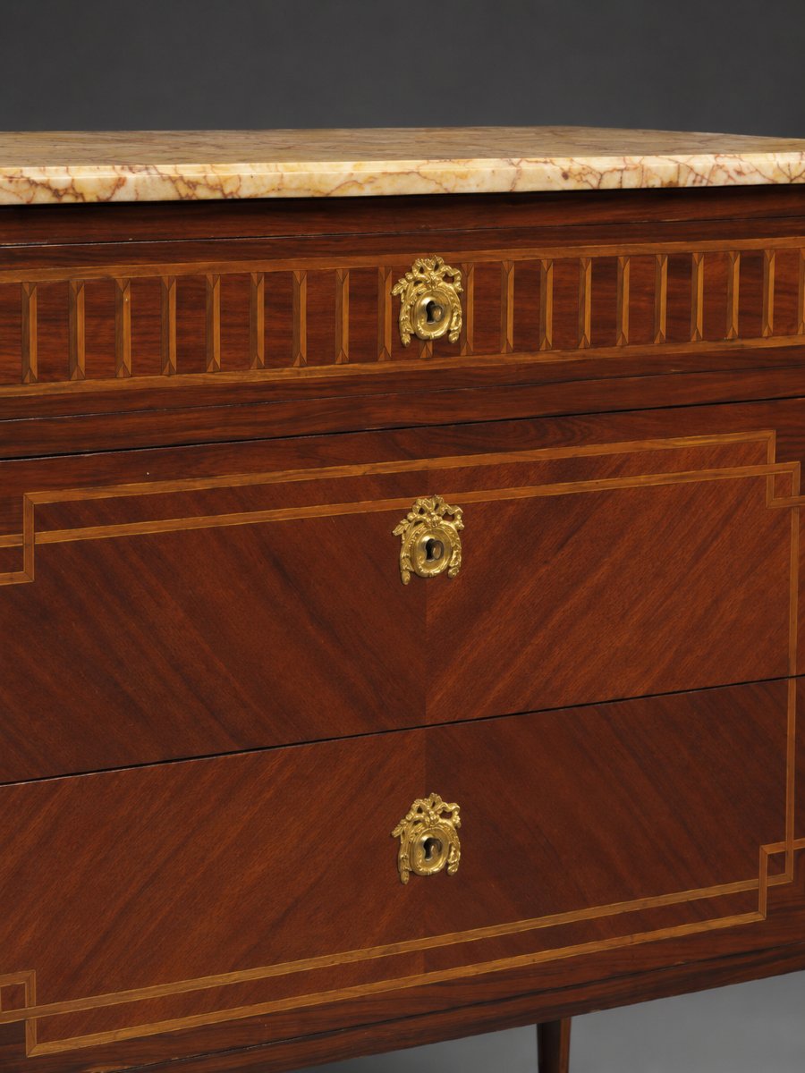 Comò In Stile Luigi XVI In Legno Intarsiato E Bronzi Dorati, Piano In Marmo Venato-photo-4