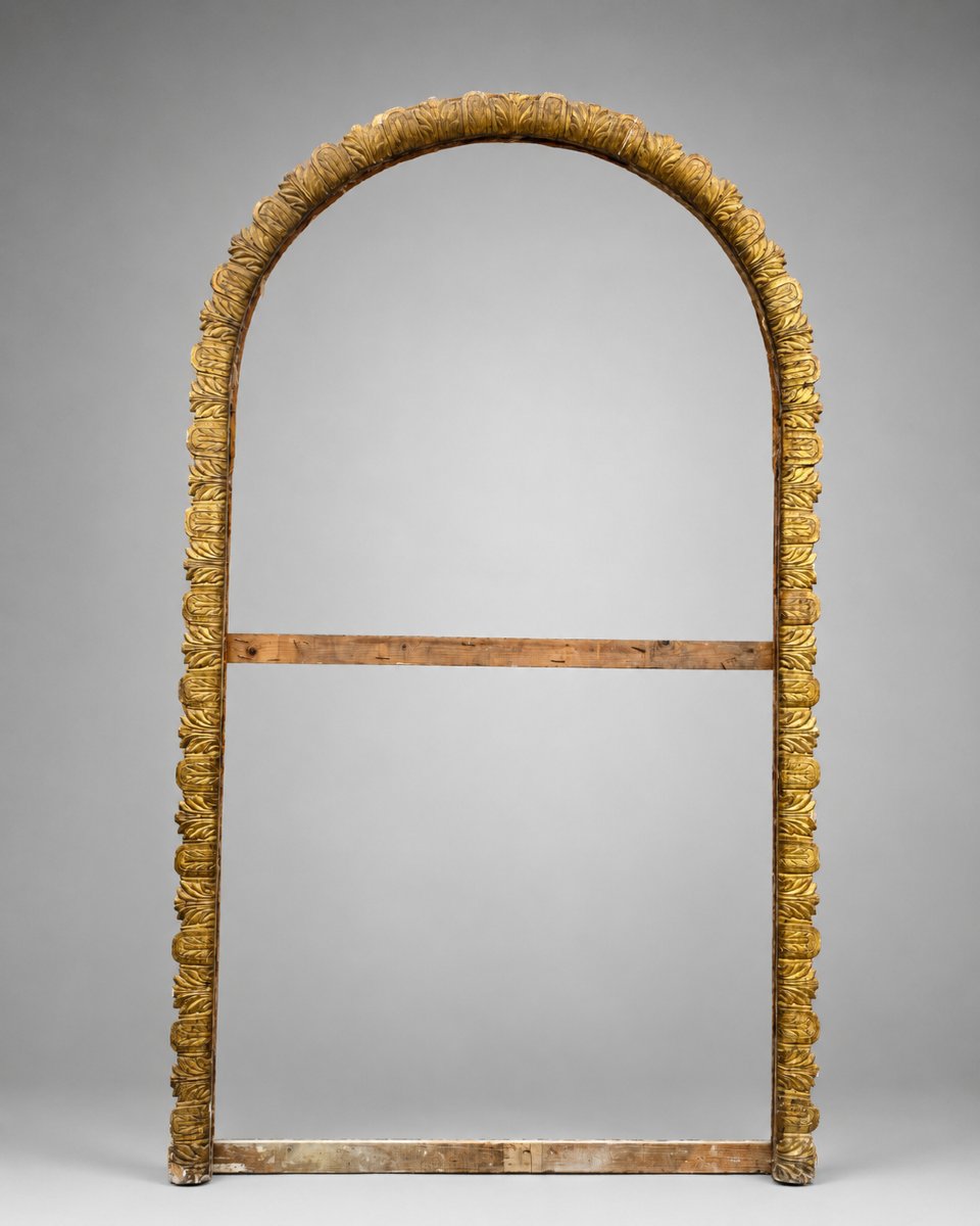 Grande cornice architettonica in legno intagliato e dorato, Italia,  XIX secolo