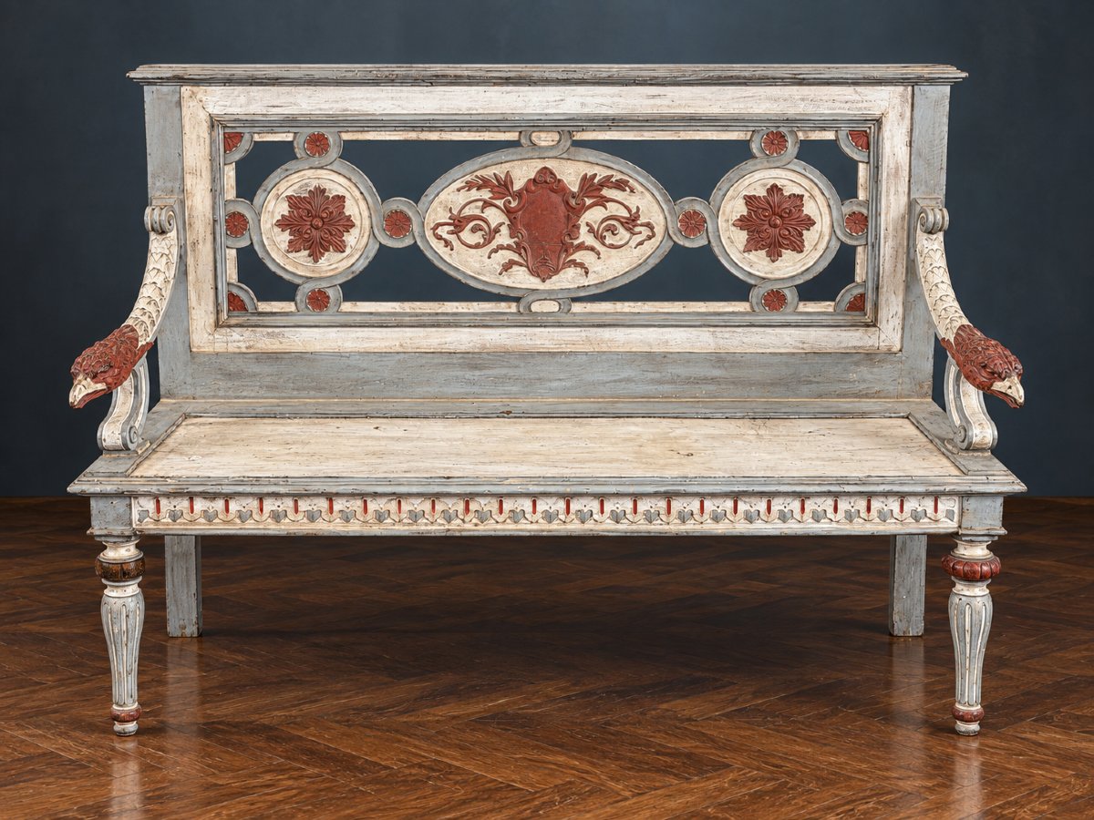 Panca in legno intagliato e dipinto, caratterizzata da una ricca decorazione neoclassica. XIX s