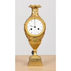 Pendola in bronzo dorato decorato con foglie e tralci di vite. Impero, XIX secolo