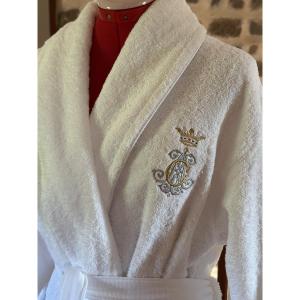 Luxurious Bathrobes Embroidery Monogram Antique Coat Of Arms Blazon