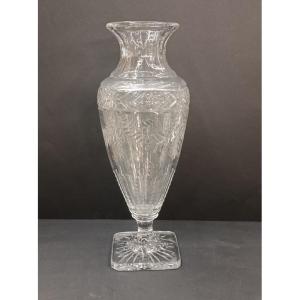Baccarat Vase - Cut And Hand-chiseled Crystal - Baluster Form On Shower Base - 19th Century