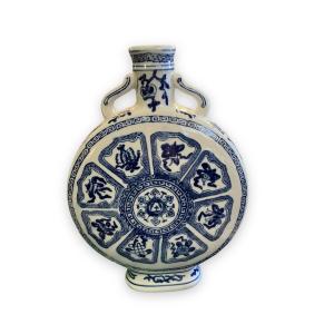 Gourd Vase With Chinese Handles In Blue And White Porcelain