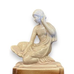 Earthenware Subject Woman In The Mirror