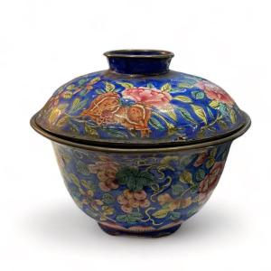 Enameled Tea Bowl With Lobed Cutlery And Peking Enamel Saucer