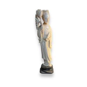 Okimono Lady Of Quality Holding A Lotus Flower