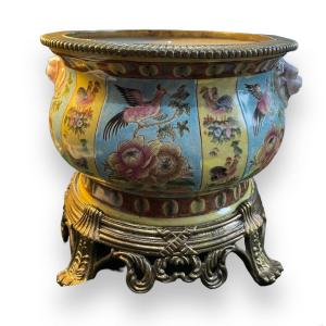 Wong Lee Manufacture Hong Kong Earthenware Planter 