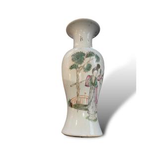 Chinese Qing Dynasty Porcelain Baluster Vase
