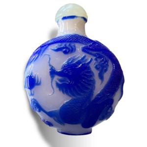 Dragon Glass Snuff Bottle With Two Layers Overlay