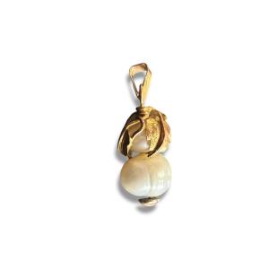Gold Pendant With Double Baroque Pearls