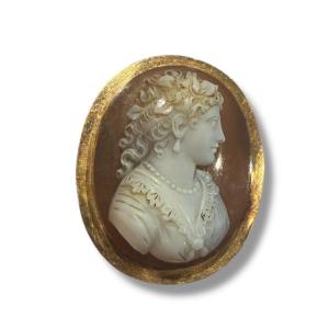 Important 19th Century Gold And Cameo Brooch On Agate