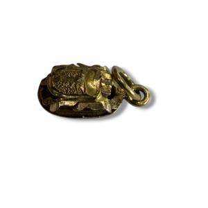 18-karat Gold Scarab Pendant