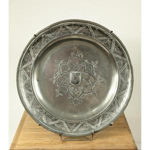 Dish Decorated With A Sunburst And Gothic Interlacing - 17th Century Pewter - Germanic?