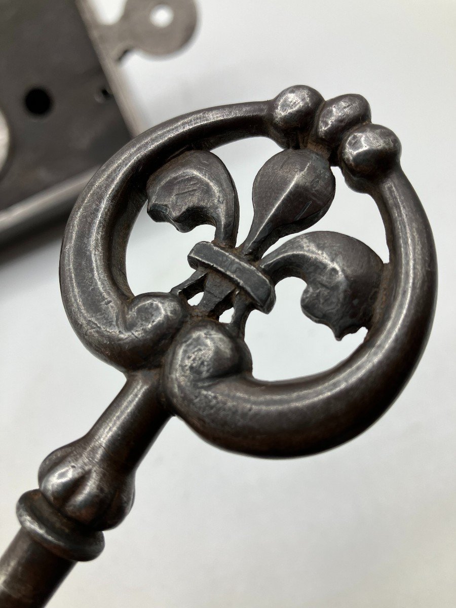 Serratura in ferro forgiato e forbito completa di chiave-photo-1