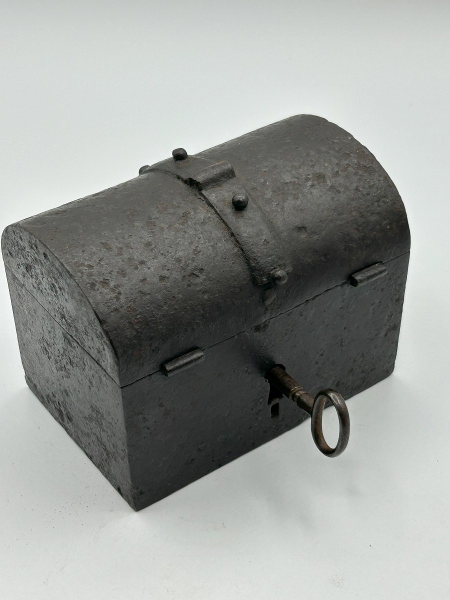 Cofanetto in ferro forgiato