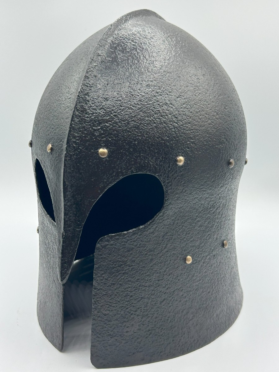 Elmo barbuta in ferro forgiato