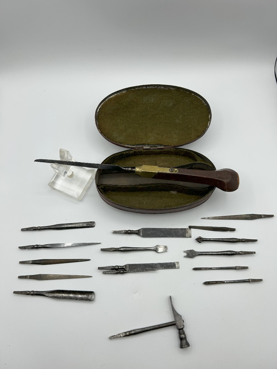 Attrezzatura da ebanista in ferro forgiato