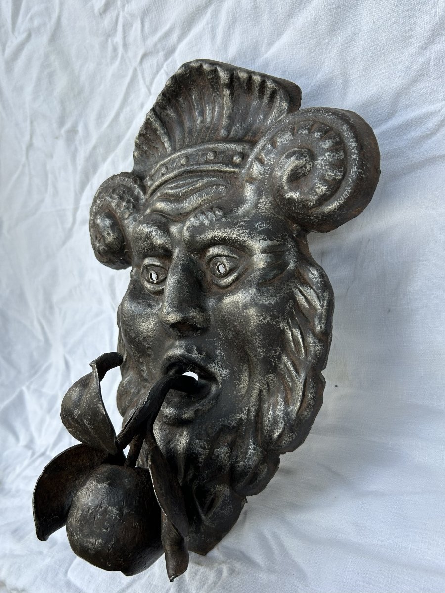 Maschera alla grottesca in ferro forgiato-photo-2