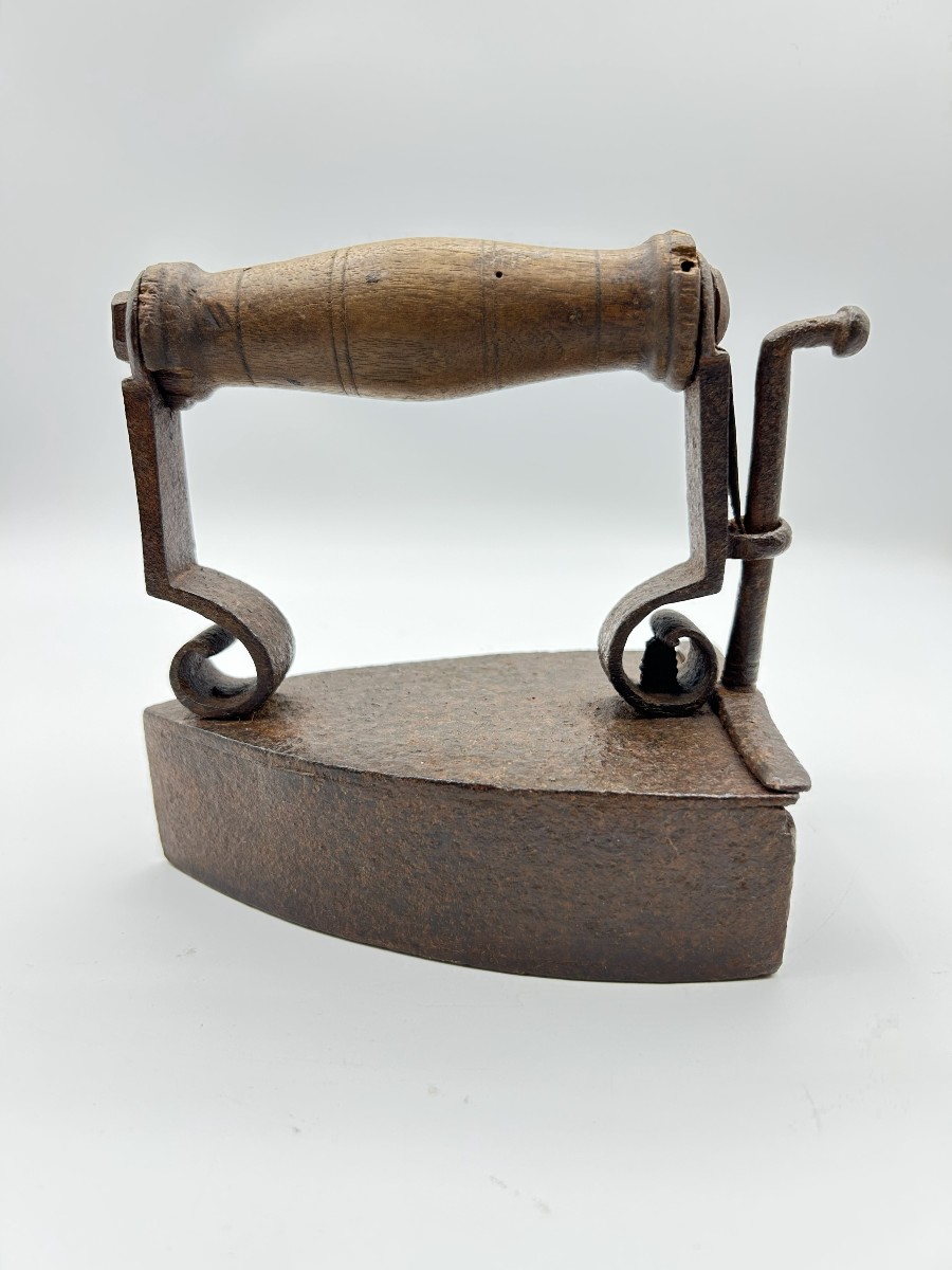 Ferro da stiro  in ferro forgiato