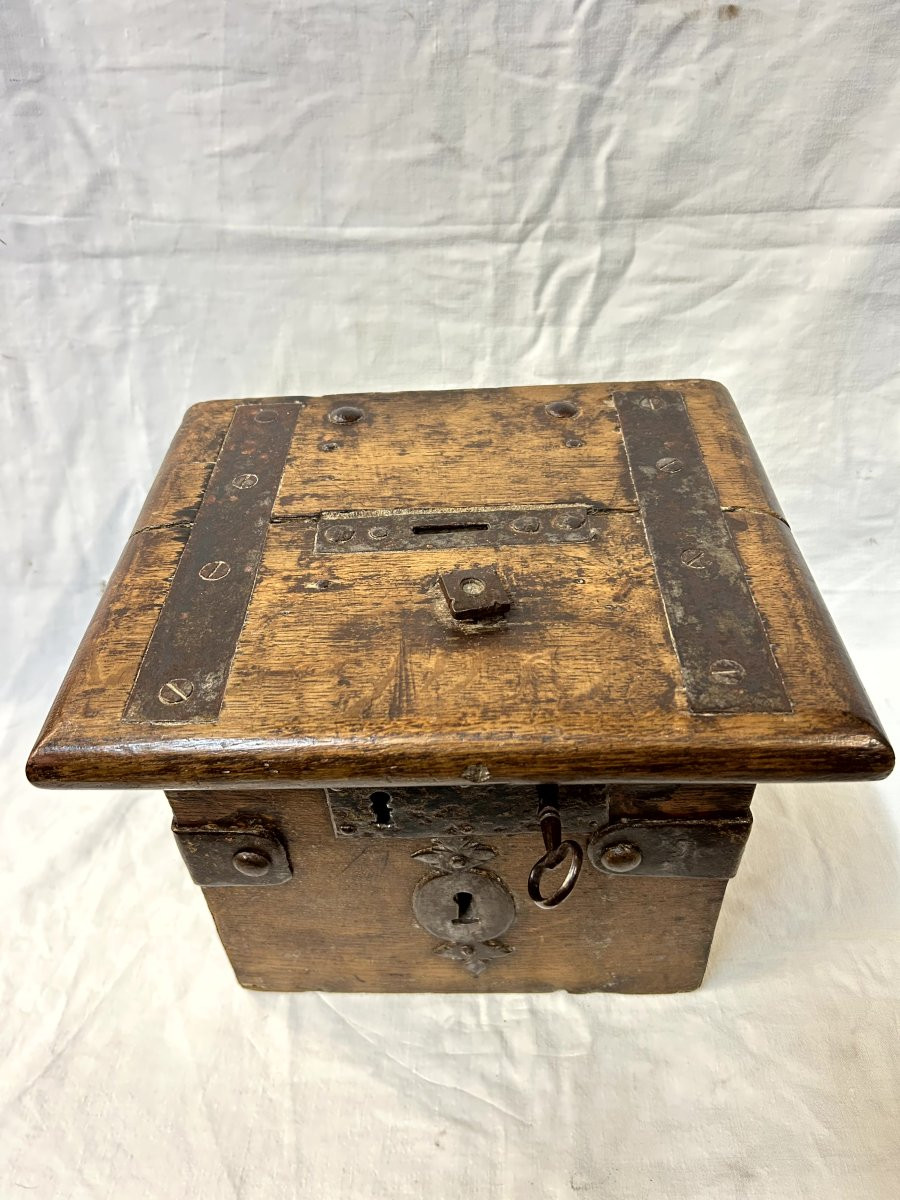 Elemosiniere in legno di noce-photo-2